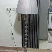 آباژور ایستاده
