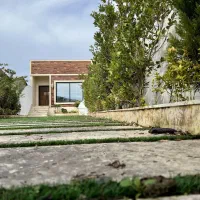 ویلا فلت سند تک برگ دیوار بلند شهرکی