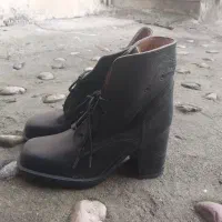 کفش نو هستن|کیف، کفش، کمربند|صومعه‌سرا, |دیوار