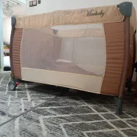 تخت نوزادکنار مادر سالم سالم وتمیز