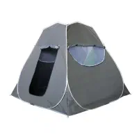 چادر سقف کلبه .چادر و پشه بند نوجوان