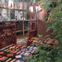 نیازمند قلیانزن آقا و نیروی کار آشپزخانه خانم