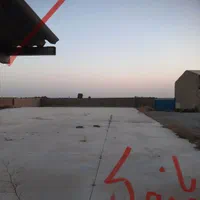 گاراژ چهاردیواری با کف بتن و اتاق کاری و نگهبانی