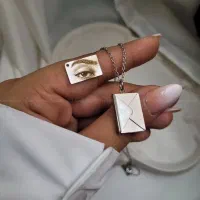 گردنبند حک چهره استیل رنگ ثابت سفارشی درست میشن