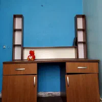 میز کار به همراه کتابخانه