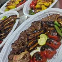 کمک آشپز و وسط کار