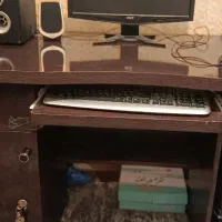 کامپیوتر با میز