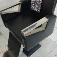 صندلی پیرایش پدالی و لوازم ارایشگری