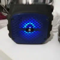 یک عدد اسپیکر قوی سالم  فاش خور  قوی