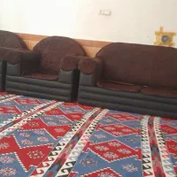 مبل راحتی راحتی قهوه ای تمیز و سالم