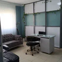 نیازمند ناخن کار حرفه‌ای با مشتری سالن.فوری فوری