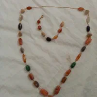 گردنبند سنگ قیمتی.