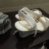 کفش|کیف، کفش، کمربند|قائن, |دیوار