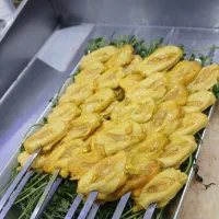 به چند نفر. نیروی کار نیازمندم برای کار در کبابی