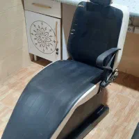 تعدادی آینه و صندلی سالن زیبایی|آرایشگاه و سالن‌های زیبایی|کرمانشاه, |دیوار