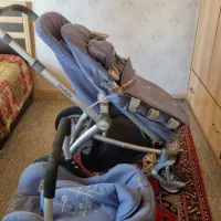 کالسکه کریر و ساک حمل‌ بچه.