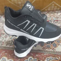 کفش و کتانی