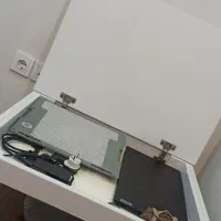 میز تحریر نشسته ، کاملا سالم در حد نو