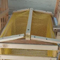 تعدادی قفس پرنده و استند|لوازم جانبی حیوانات|داراب, |دیوار