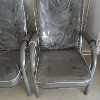 تعدادی وسایل آرایشگاه برقی و صندلی بفروش میرسد