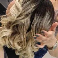 رنگ مو فقط با ۲۰۰ تومن،ترمیم ناخن ۲۹۰،کاشت فقط ۴۹۰