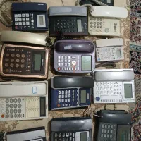 تعداد زیادی تلفن رو میزی