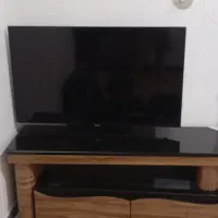 میز و تلویزیون