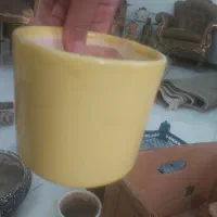 تعدای  گلدان سفالی