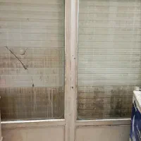 در مغازه کشویی