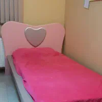 تختخواب و ویترین دخترانه واقعا درحد نو