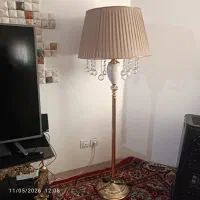 آباژور ایستاده