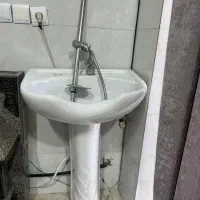 سرشور ایستاده ارایشگاه با شیرالات،اینه کنسول،موزر