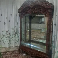 فروش ویترین چوبی منبت‌کاری شده