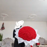 دسته گل و باکس اقتصادی شاخه ای ۱۹ هزار