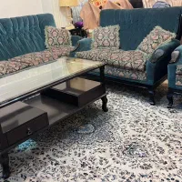 مبل ۷ نفره به همراه میز نهار خوری همرنگ هم