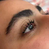 خدمات لیفت مژه وابرو و اکستنشن مژه