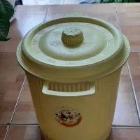 سطل زباله پدالی