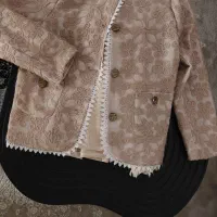 کت دامن|لباس|مشهد, تربیت (صدف)|دیوار