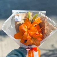 همکار خانم برای گلفروشی