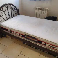 تختخواب فلزی یک نفره با خوشخواب و چوب لباسی|تخت و سرویس خواب|تهران, زنجان جنوبی|دیوار