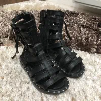 کفش و لباس کودک