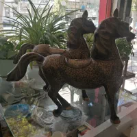 یک جفت مجسمه اسب برنجی