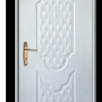 درب چوبی رنگ شده