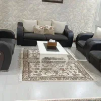 یه دست مبل۷نفره با ۳تاگل میزومیز وسط