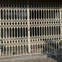 کرکره اکاردئونی ۳*۳ تمیز و رنگ شده