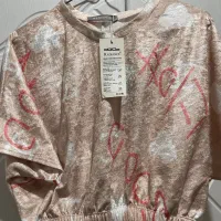 تعدادی لباس نو