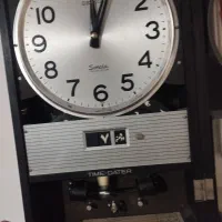 ساعت دیواری قدیمی