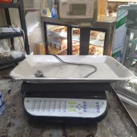 ترازو و چهارپایه آهنی دومتری و تابلو ال ای دی|فروشگاه و مغازه|کرج, بنیاد|دیوار