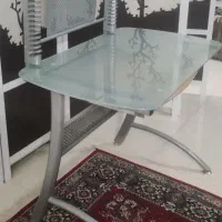 میز تحریر وکامپیوتر
