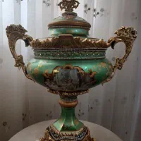 یک ظرف در دار بزرگ تزءینی